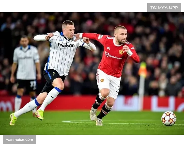 曼联定位球防守质量提升,针对埃弗顿高空球威胁布置严密 曼联定位球防守质量提升,针对埃弗顿高空球威胁布置严密